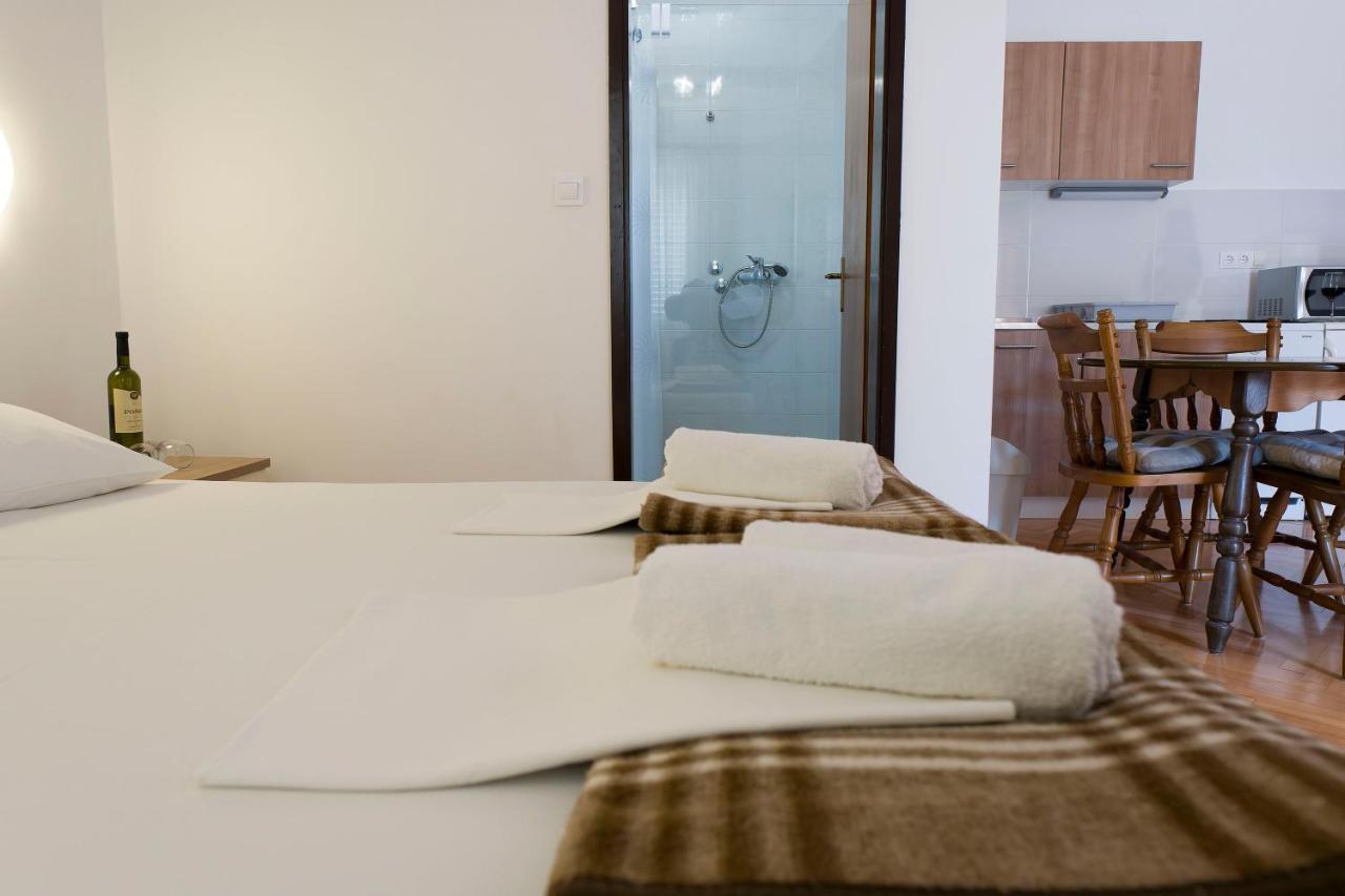 Apartments Victoria Trogir Exterior foto